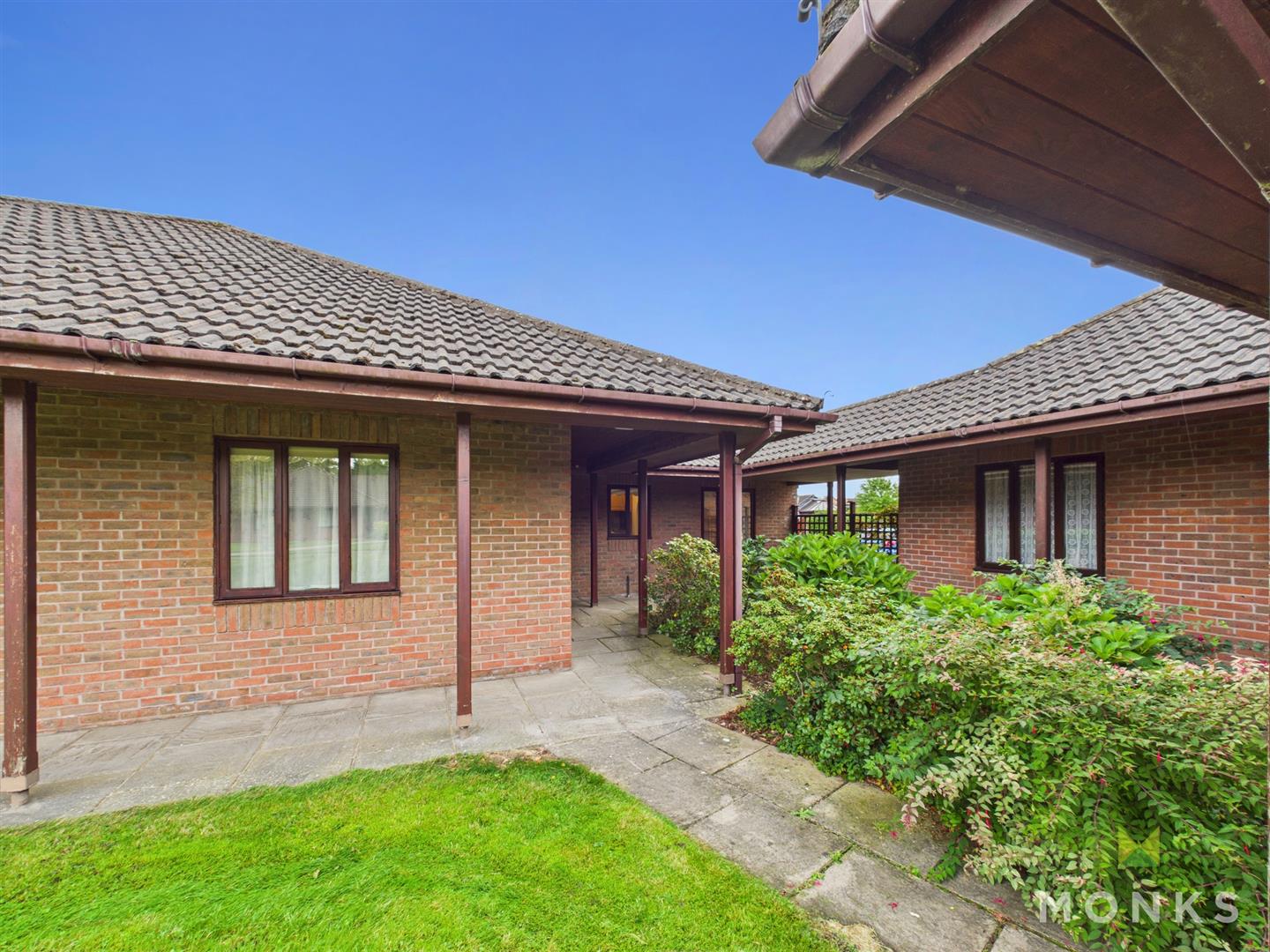 17 Meadowbrook Court Twmpath Lane, Oswestry, SY10 7HD For Sale